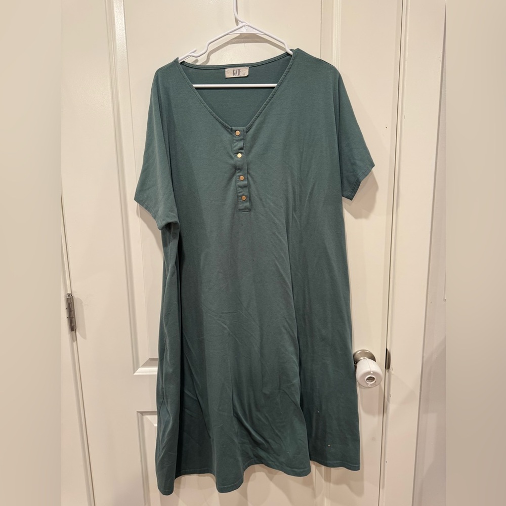 Green V-Neck Midi Henley Dress